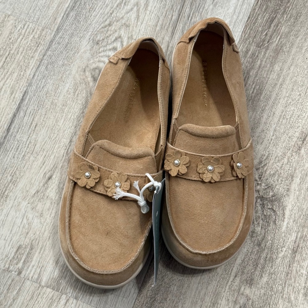 Revitalign Siesta Flower Tan Suede Slip On Loafers RV1191TAN110 Womens 11B NEW